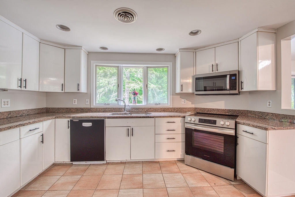 7 Laurel Road Sharon, MA 02067 - Photo 7 of 31