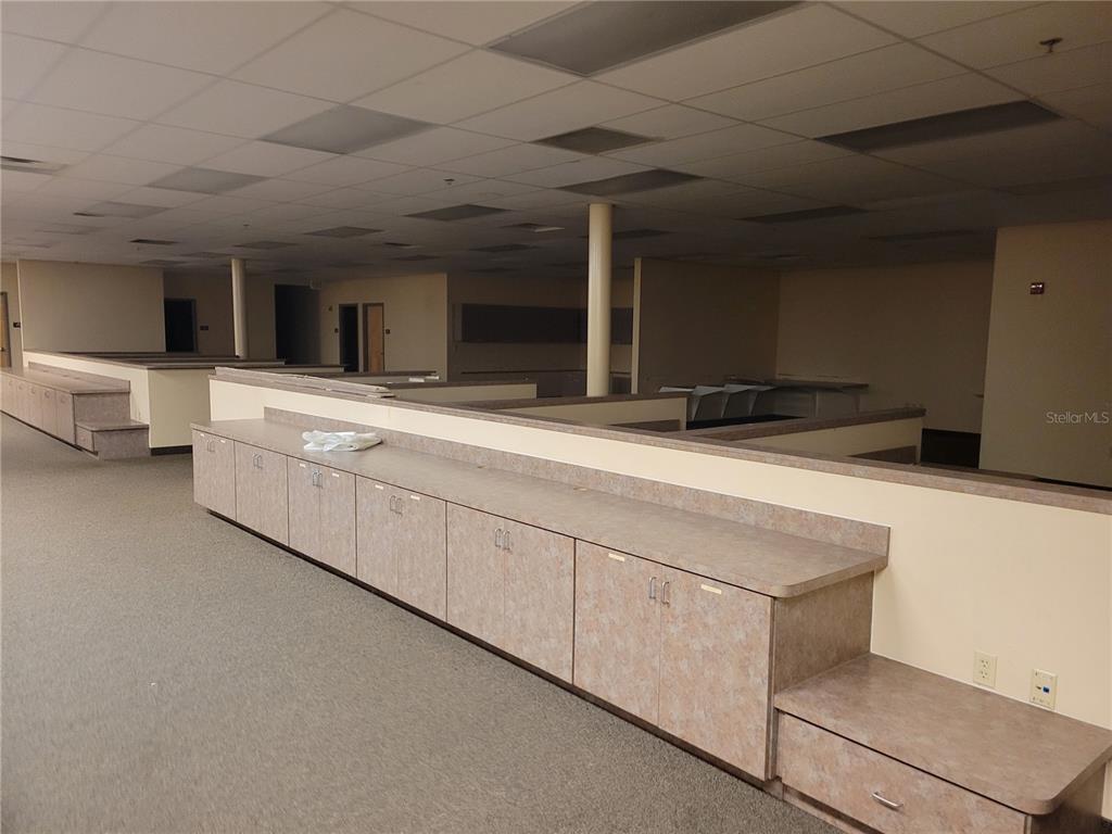 910 North Main Street, Unit 910 Bushnell, FL 33513 - Photo 7 of 8 a bathroom with a sink and a large mirror
