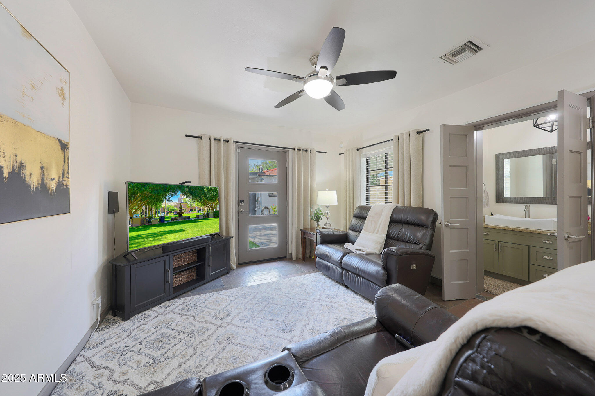 530 West Almeria Road Phoenix, AZ 85003 - Photo 8 of 27 B (14)