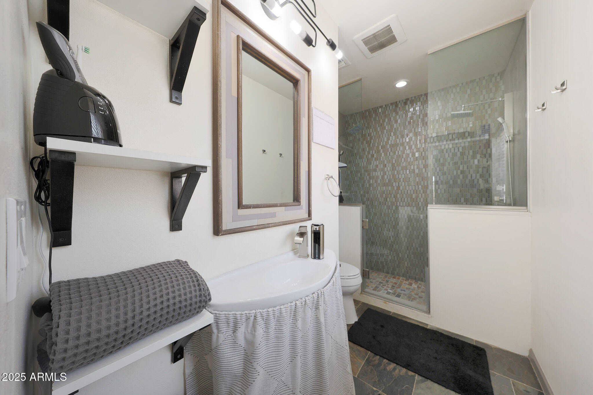 530 West Almeria Road Phoenix, AZ 85003 - Photo 14 of 27 B (22)