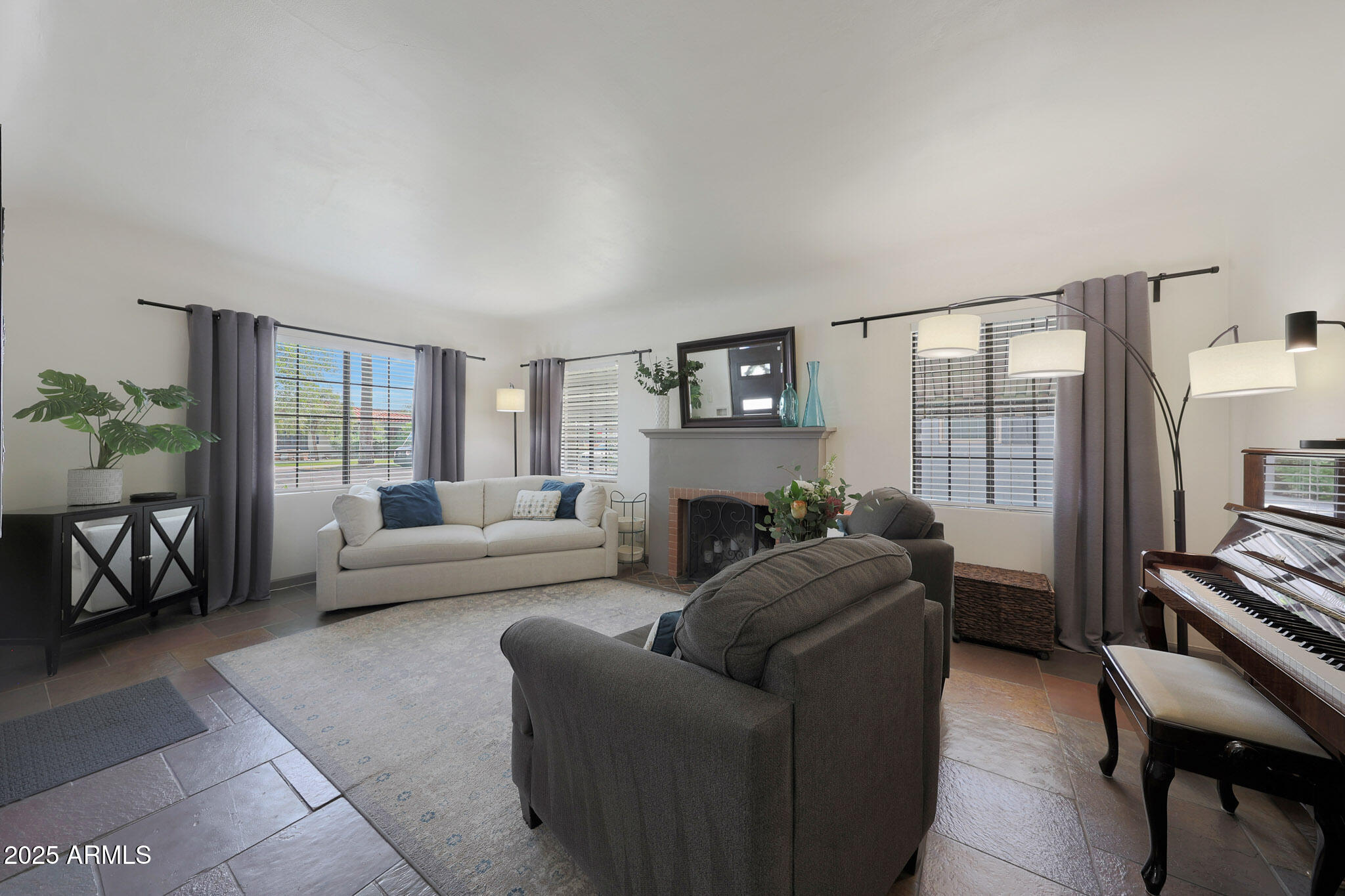 530 West Almeria Road Phoenix, AZ 85003 - Photo 4 of 27 B (38)