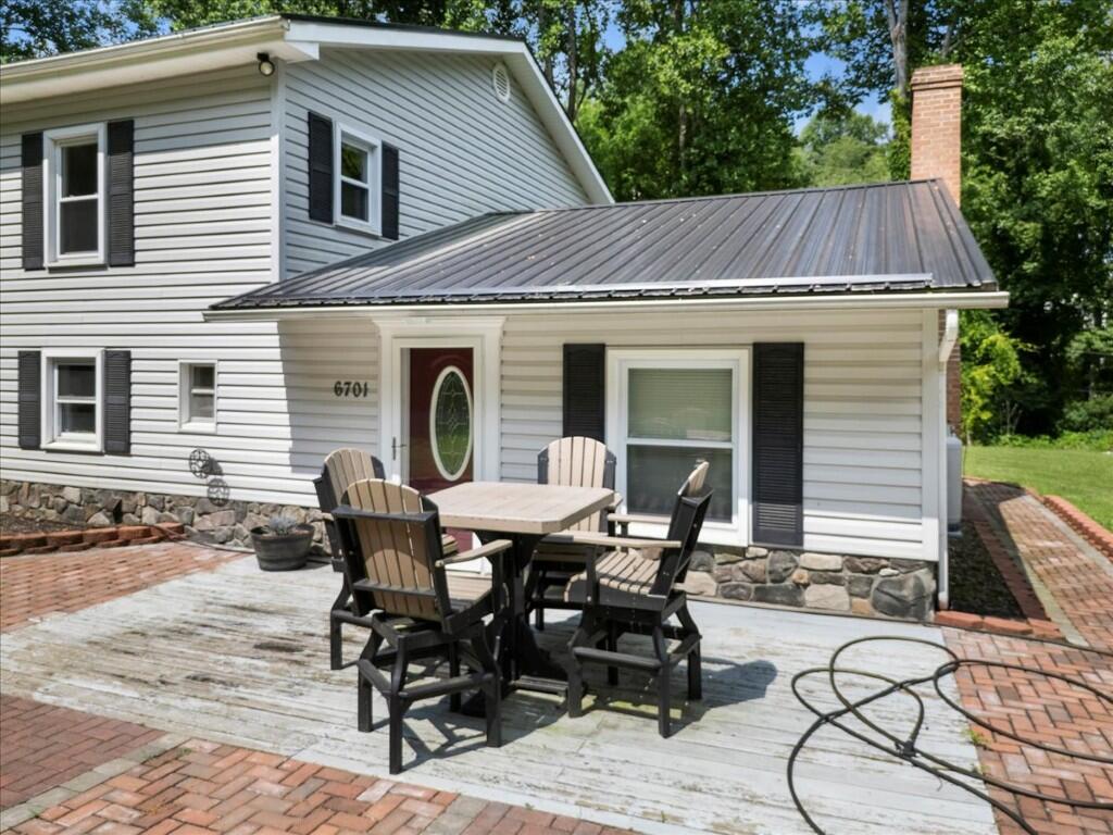 6701 Owens Road Radford, VA 24141 - Photo 11 of 93 11