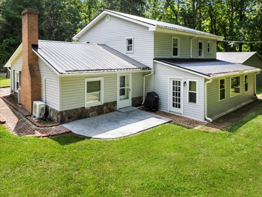 6701 Owens Road Radford, VA 24141 - Photo 17 of 93 17