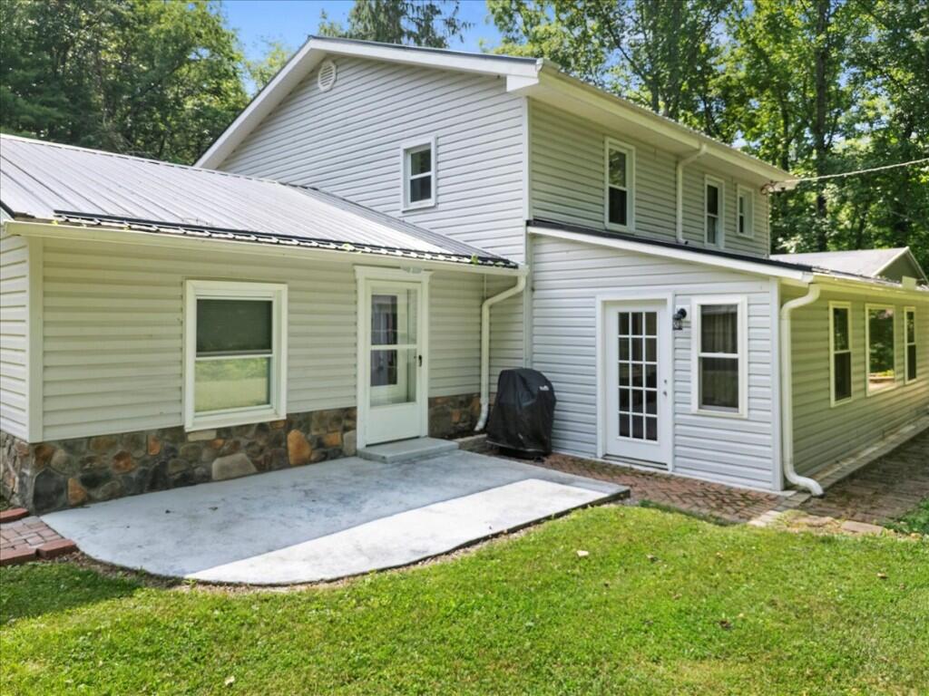 6701 Owens Road Radford, VA 24141 - Photo 18 of 93 18