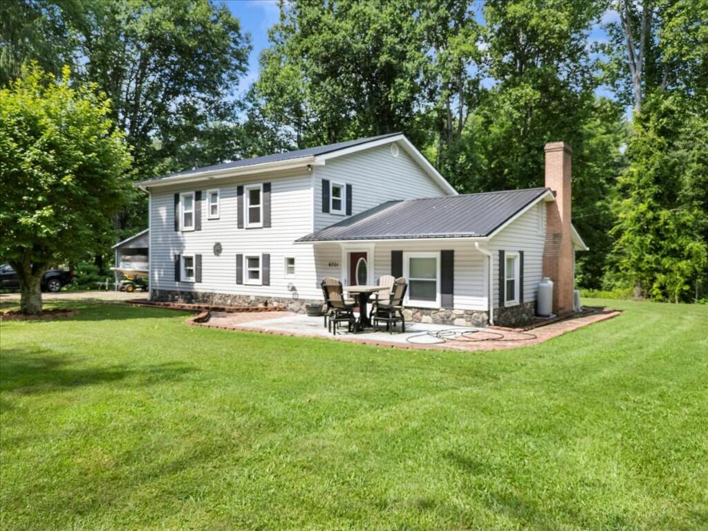 6701 Owens Road Radford, VA 24141 - Photo 2 of 93 2