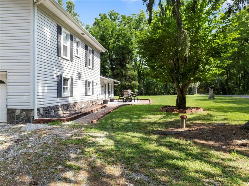 6701 Owens Road Radford, VA 24141 - Photo 3 of 93 3