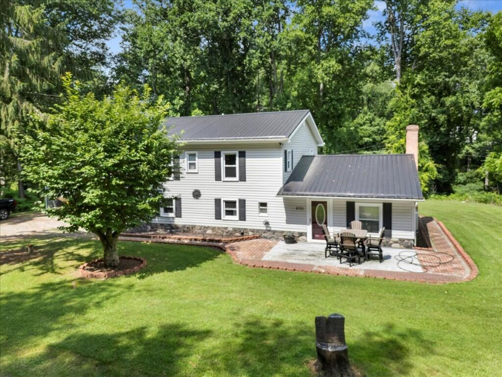 6701 Owens Road Radford, VA 24141 - Photo 4 of 93 4