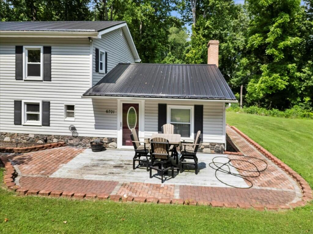 6701 Owens Road Radford, VA 24141 - Photo 7 of 93 7