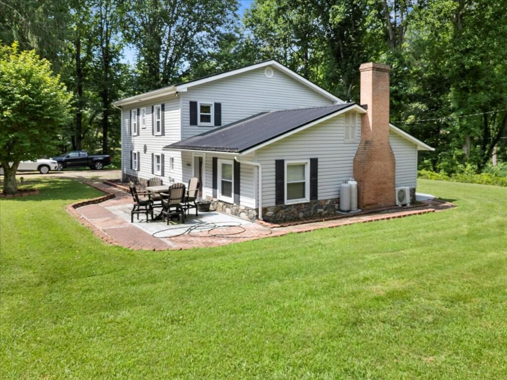 6701 Owens Road Radford, VA 24141 - Photo 10 of 93 10