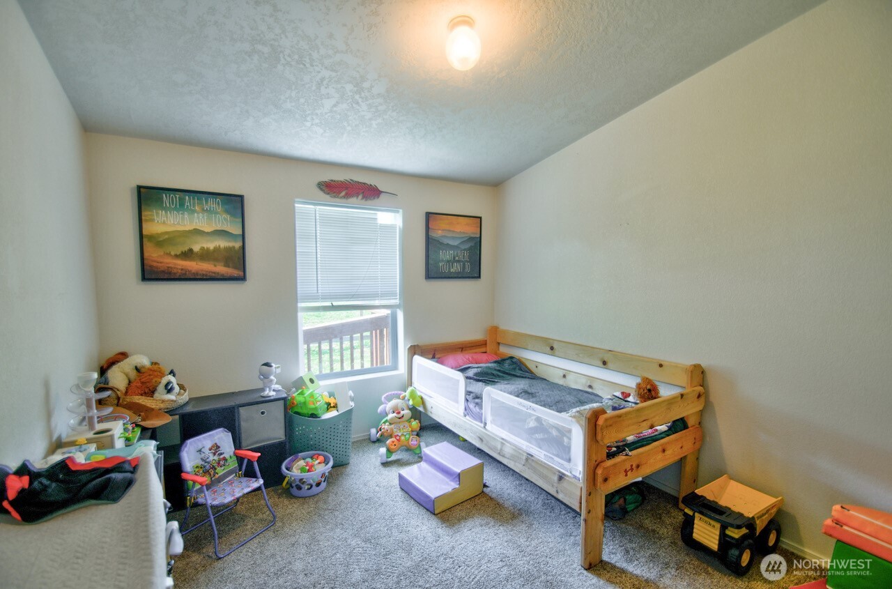 117 Hewitt Road Chehalis, WA 98532 - Photo 8 of 26 a room with toys and toys