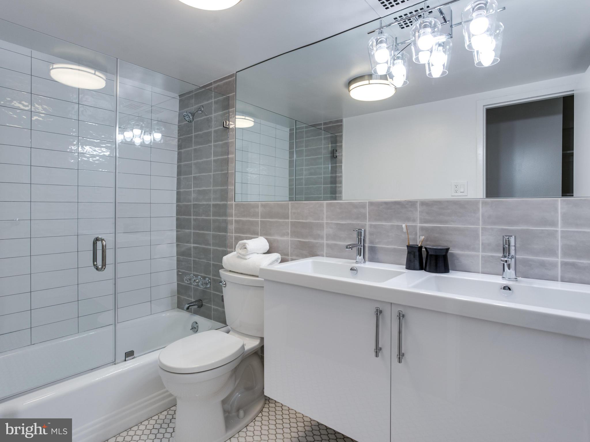 4201 Cathedral Avenue Northwest, Unit 322W Washington, DC 20016 - Photo 15 of 22 Bath (Master)