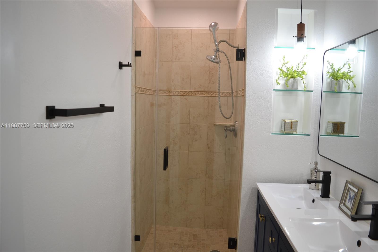 3221 Southwest 93rd Place Miami, FL 33173 - Photo 14 of 39