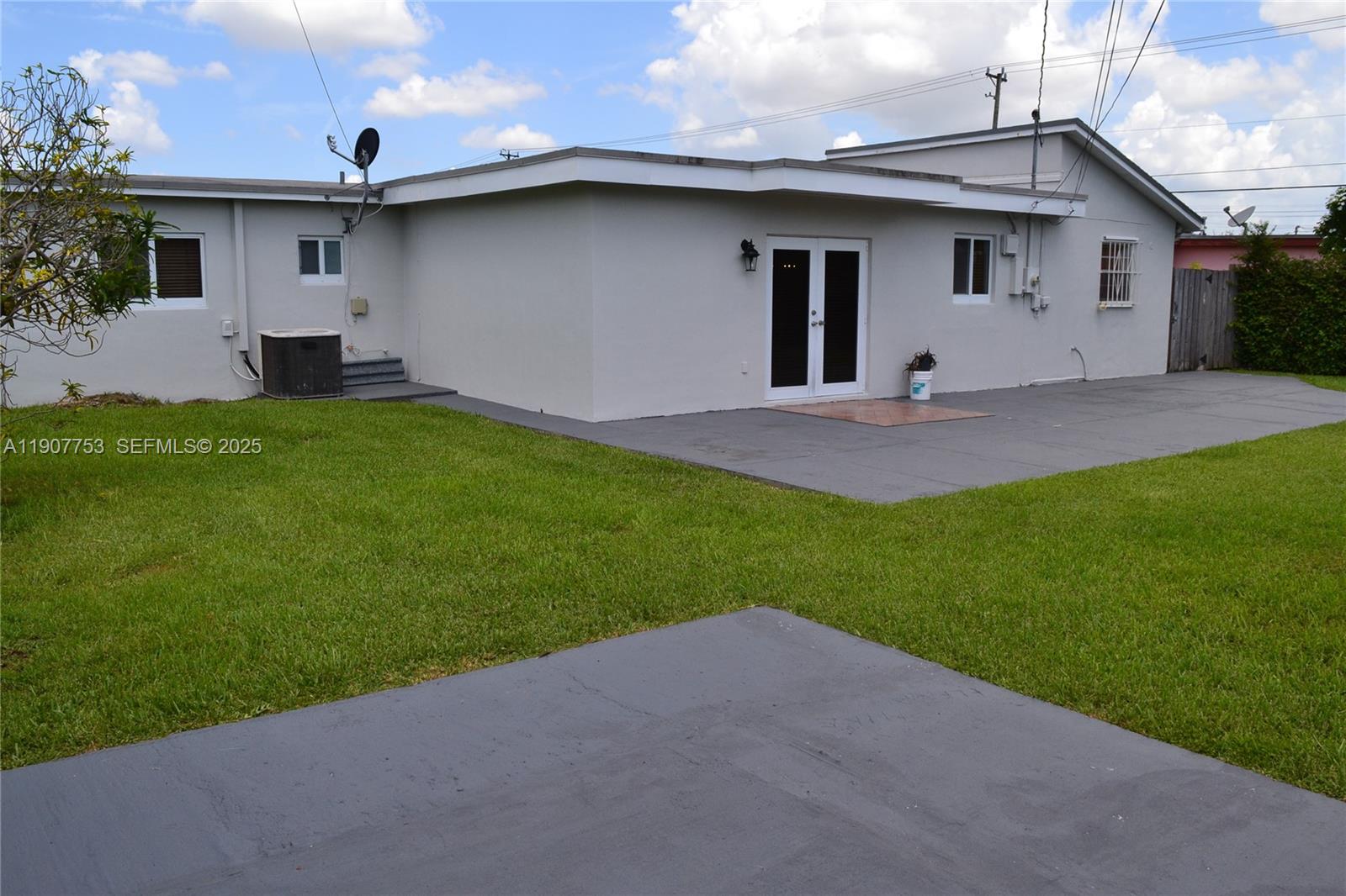3221 Southwest 93rd Place Miami, FL 33173 - Photo 36 of 39
