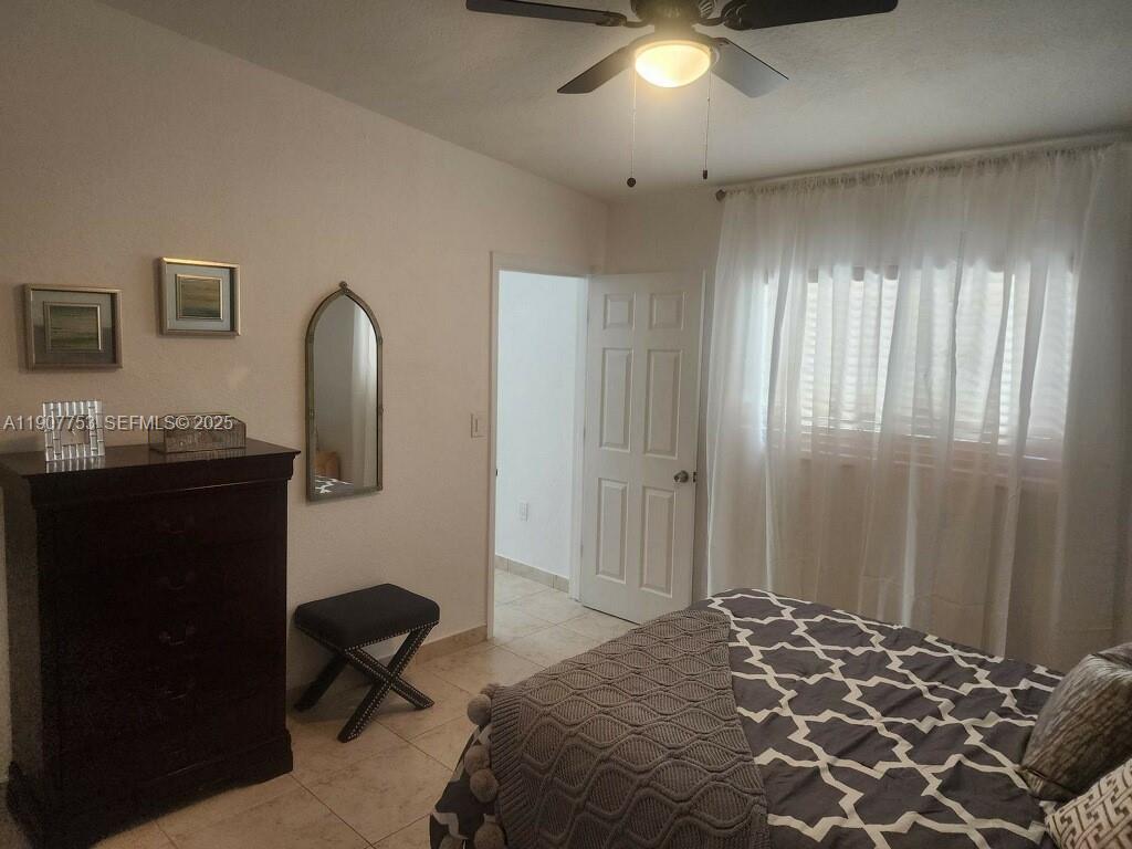 3221 Southwest 93rd Place Miami, FL 33173 - Photo 4 of 39