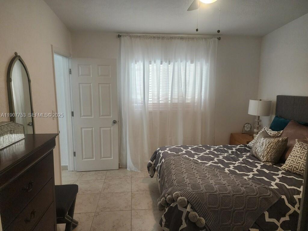 3221 Southwest 93rd Place Miami, FL 33173 - Photo 5 of 39