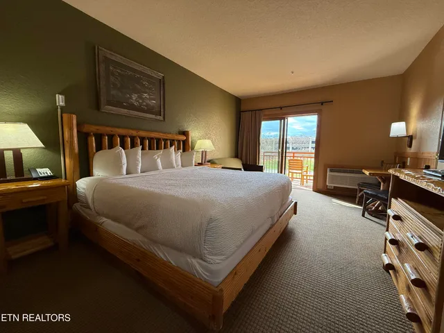 $499,000 | 1424 Old Knoxville Highway, Sevierville, TN 37876