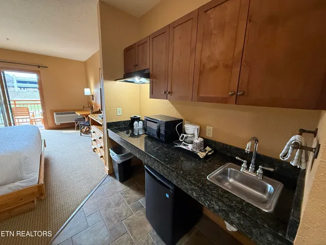 $499,000 | 1424 Old Knoxville Highway, Sevierville, TN 37876