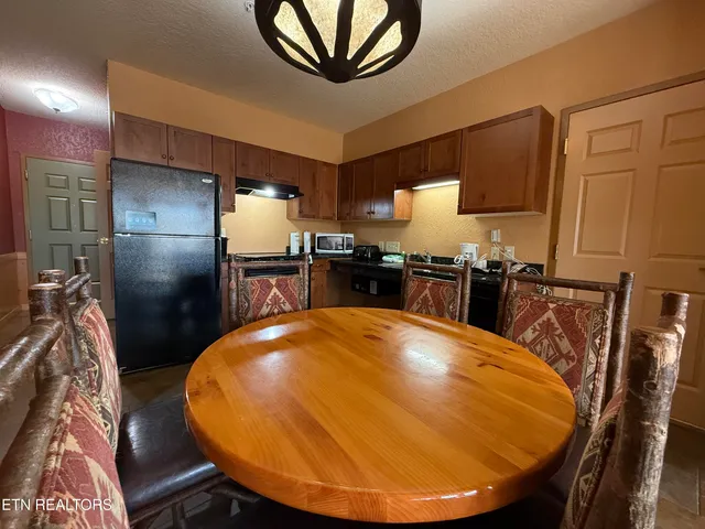 $499,000 | 1424 Old Knoxville Highway, Sevierville, TN 37876