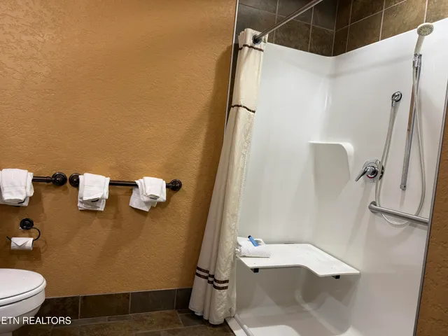 $499,000 | 1424 Old Knoxville Highway, Sevierville, TN 37876