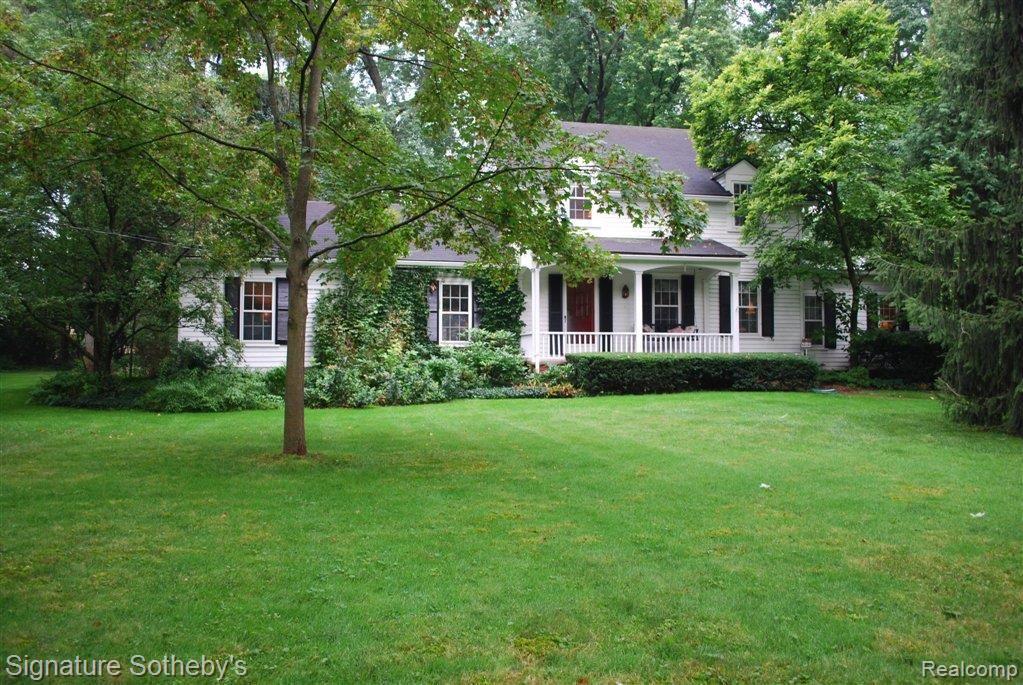 19661 Beverly Road Franklin, MI 48025 - Photo 1 of 36 19661 Beverly.JPG