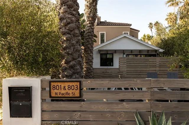 a picture of a bench in a floor