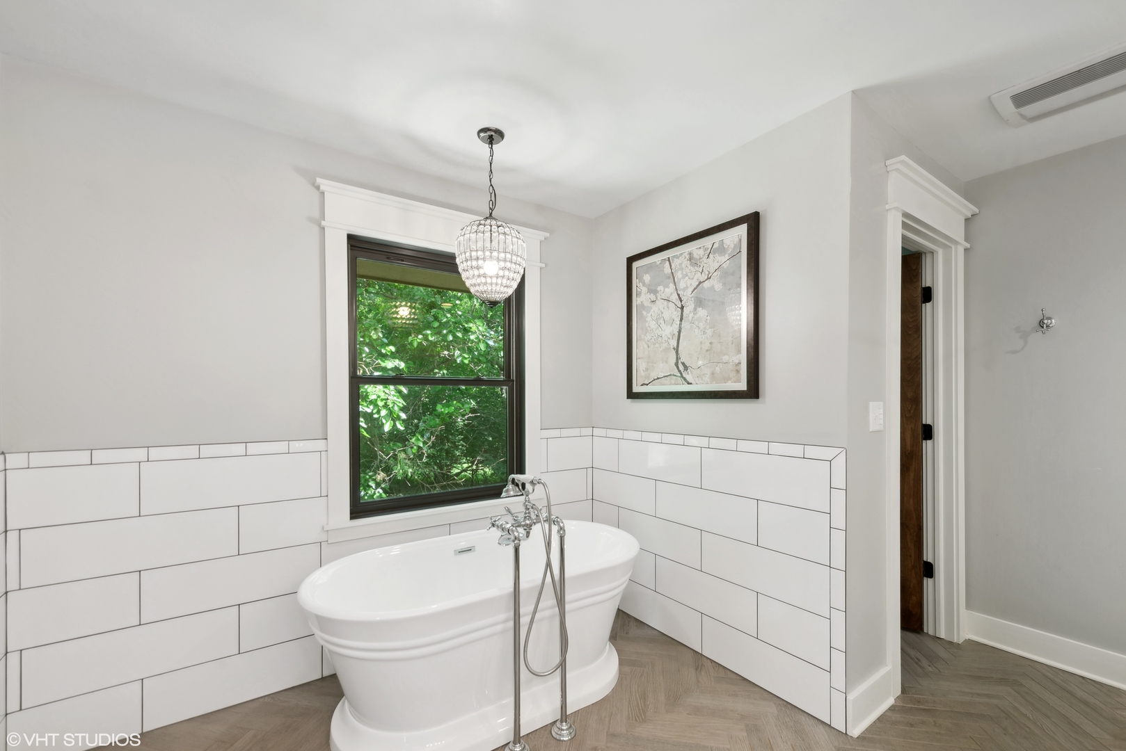 268 Stonegate Road Cary, IL 60013 - Photo 10 of 35 a bathroom with a toilet and a bathtub