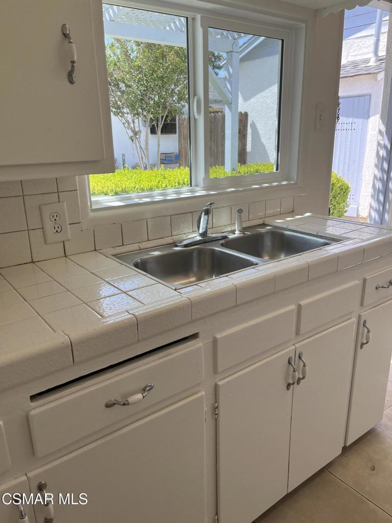 4484 Apricot Road Simi Valley, CA 93063 - Photo 6 of 23