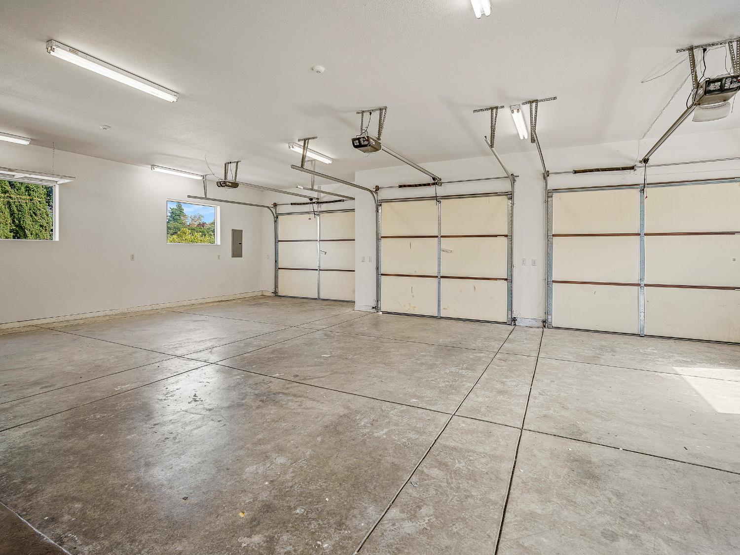 7055 Ridge Road Newcastle, CA 95658 - Photo 32 of 58 Main house spacious three car garage