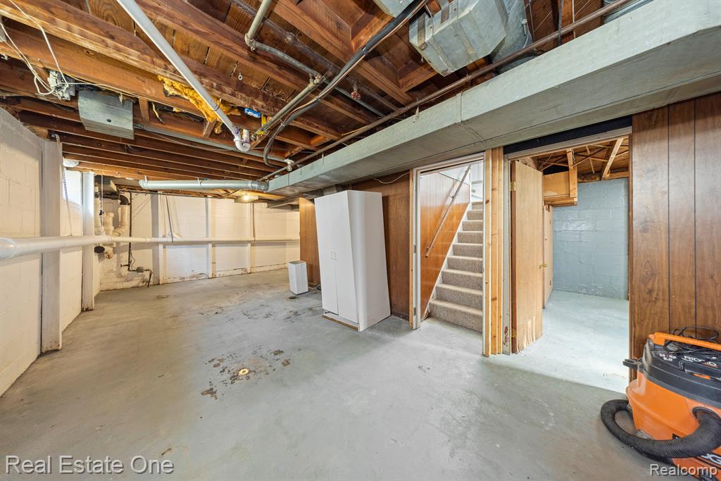 1347 Hampton Road Grosse Pointe Woods, MI 48236 - Photo 23 of 32 Gallery Image 23
