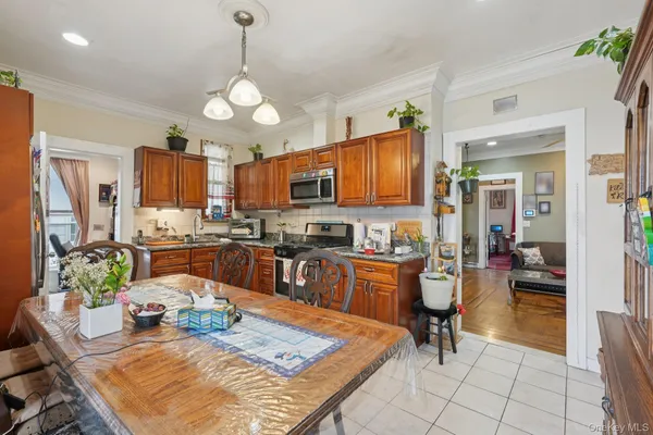 $950,000 | 39 North 10th Avenue, Mount Vernon, NY 10550