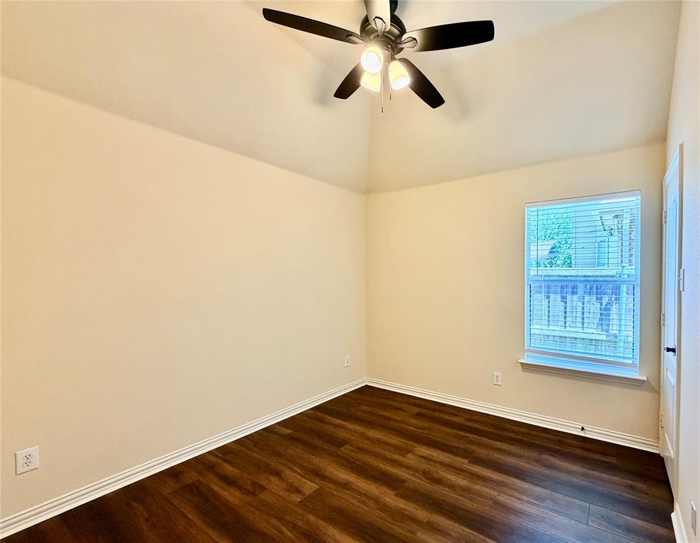 921 Raleigh Path Denton, TX 76208 - Photo 15 of 20