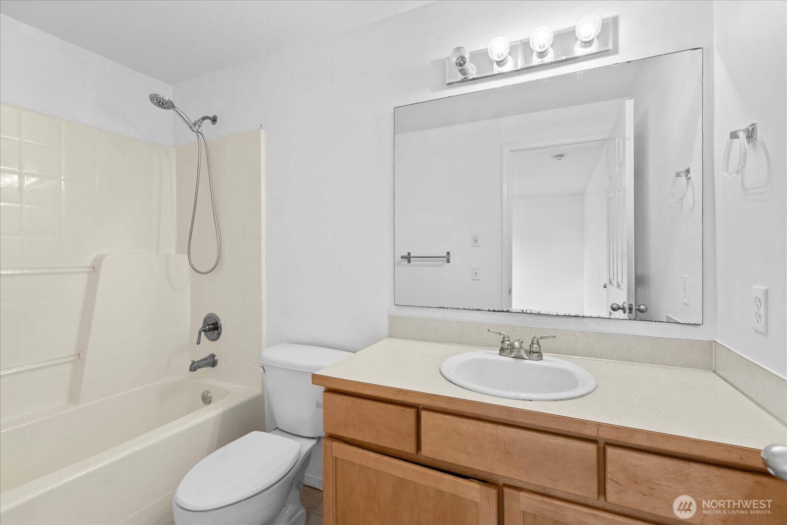 208 Shantel Street Mount Vernon, WA 98274 - Photo 24 of 31 a bathroom with a sink double vanity granite toilet tub and shower