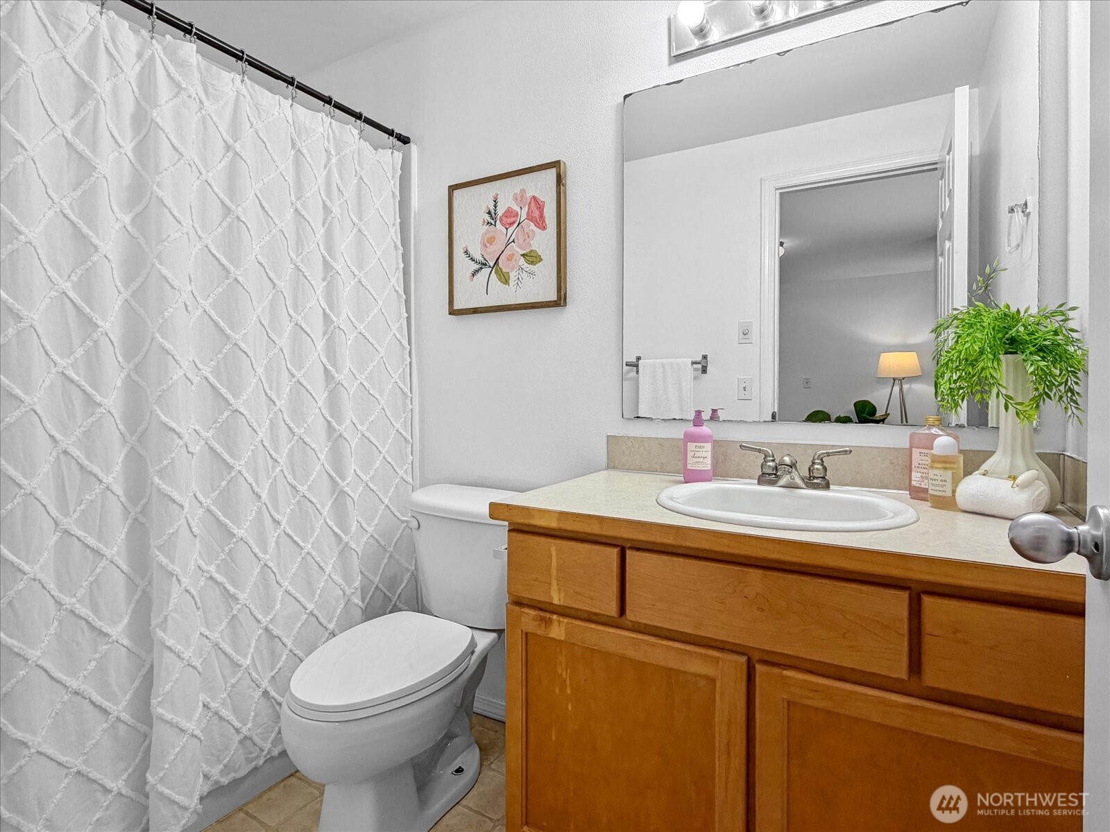 208 Shantel Street Mount Vernon, WA 98274 - Photo 25 of 31 a bathroom with a toilet sink and mirror