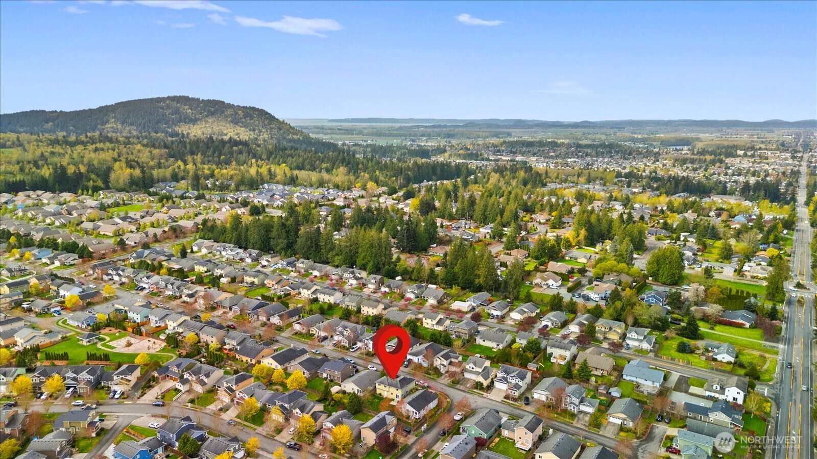 208 Shantel Street Mount Vernon, WA 98274 - Photo 29 of 31 a view of city and mountain