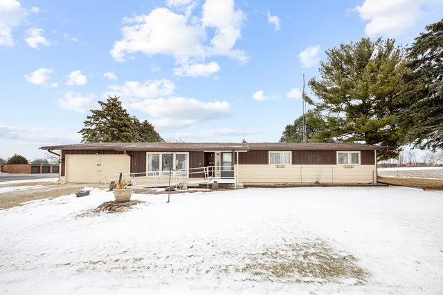 $299,900 | 404 South Stott Street, Genoa, IL 60135