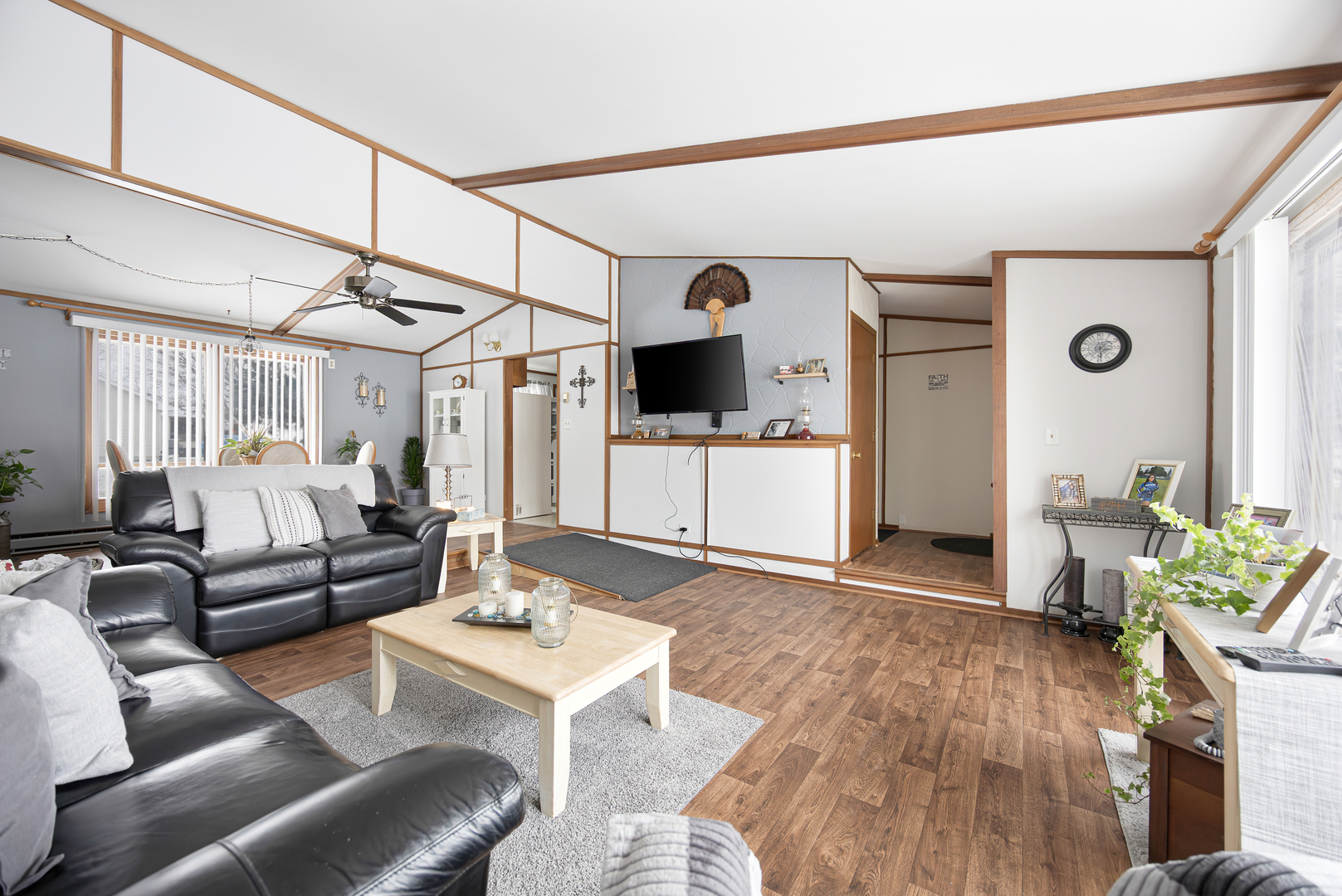 404 South Stott Street Genoa, IL 60135 - Photo 3 of 23