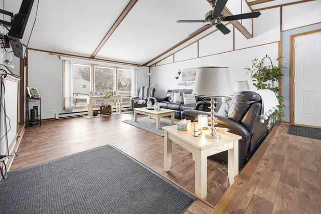 $299,900 | 404 South Stott Street, Genoa, IL 60135