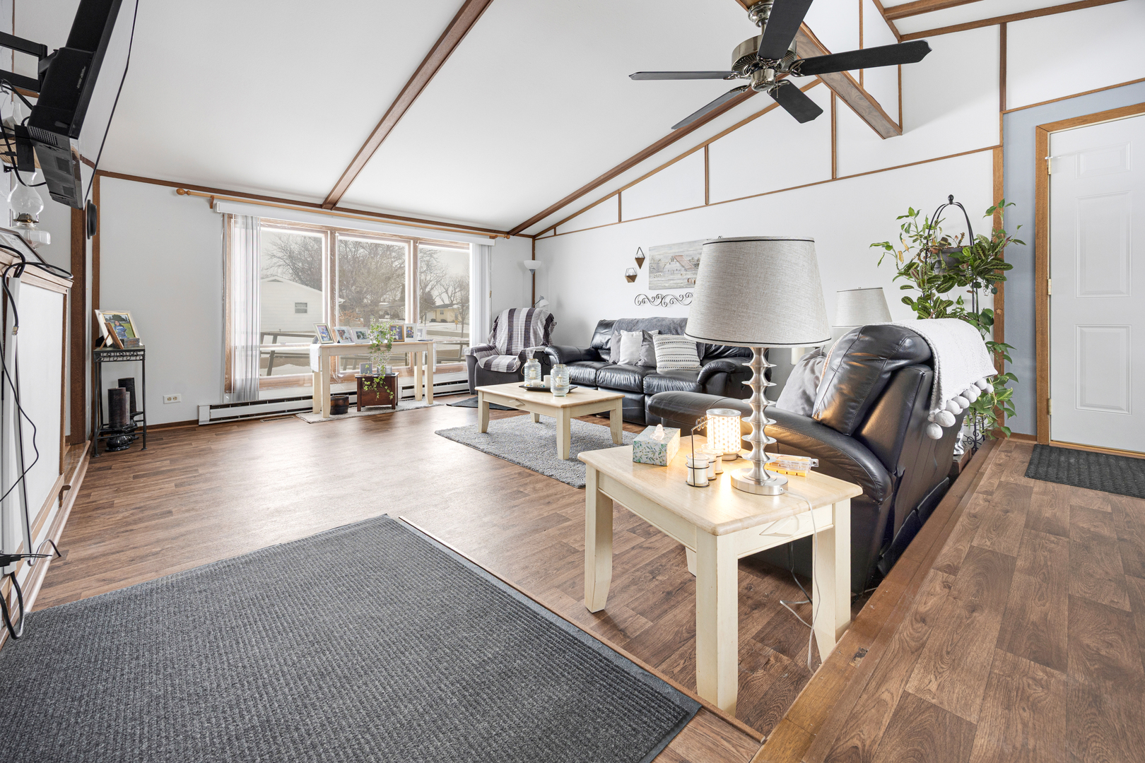 404 South Stott Street Genoa, IL 60135 - Photo 5 of 23