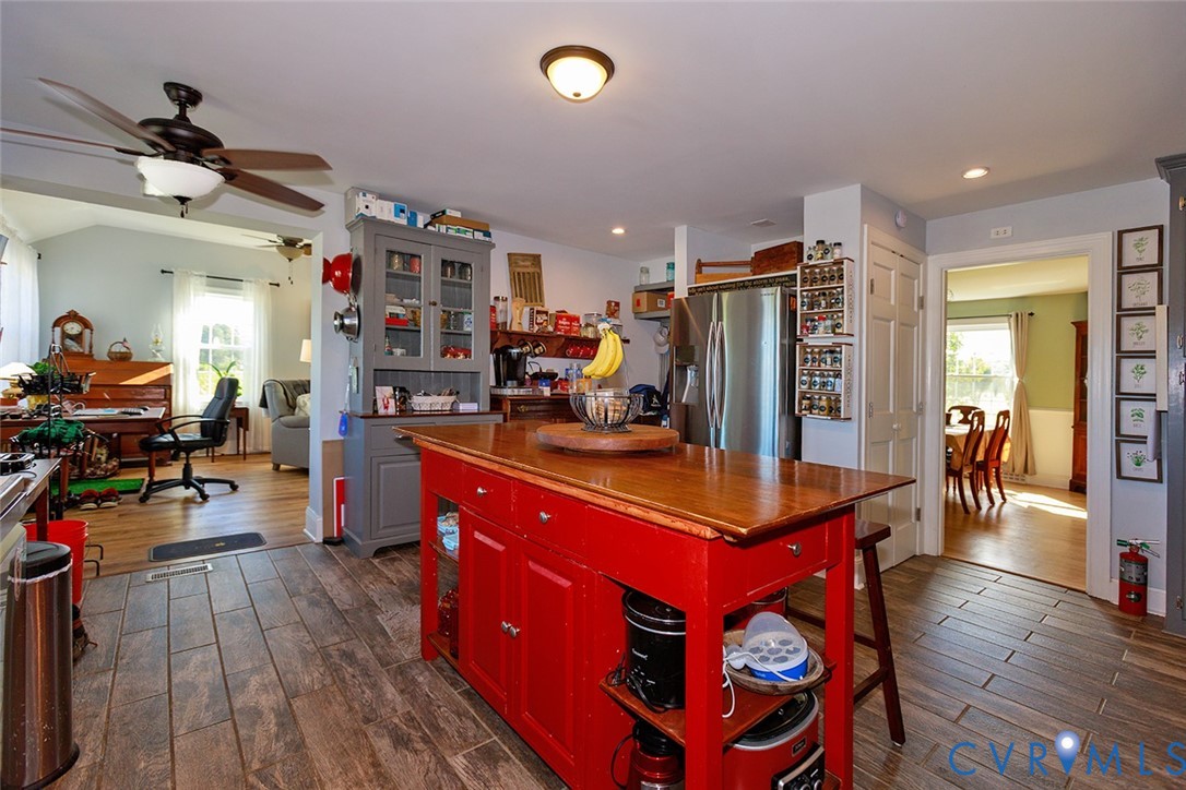 11133 Rolfe Highway Dendron, VA 23839 - Photo 14 of 49