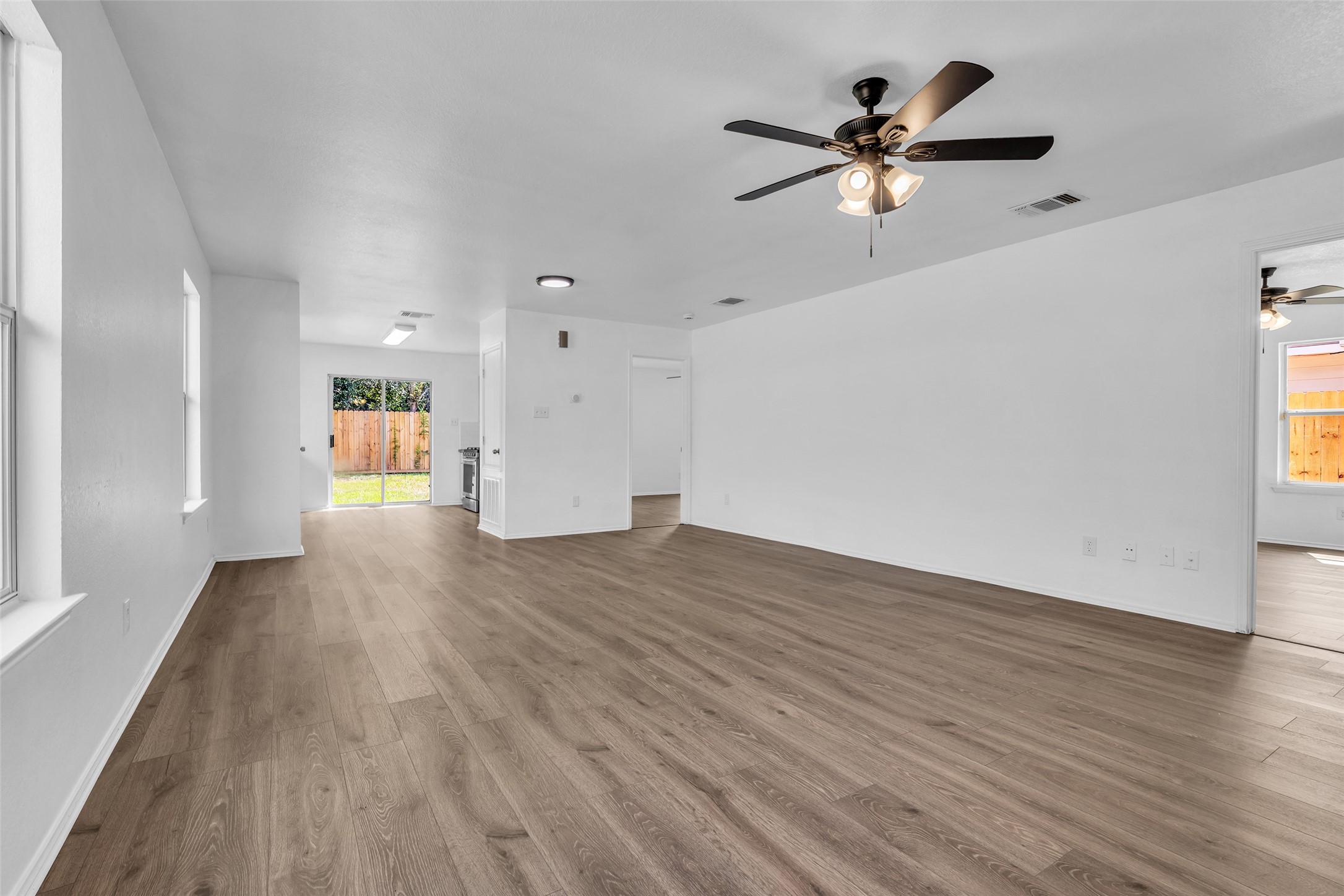 5239 Roth Forest Lane Spring, TX 77389 - Photo 3 of 13 Gallery Image 3