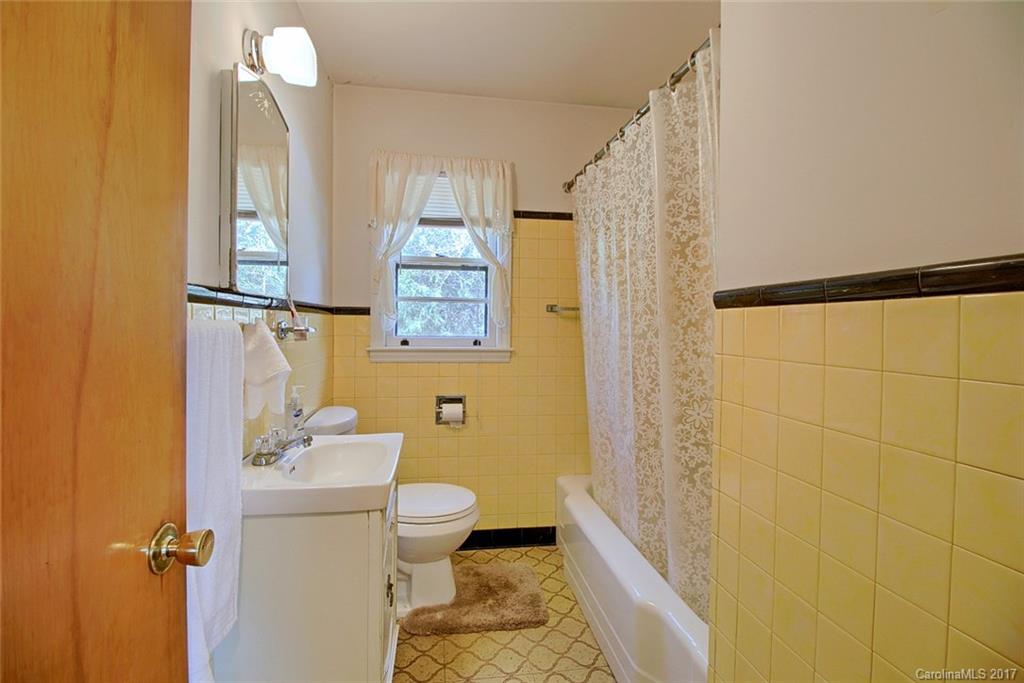 142 Governors View Road Asheville, NC 28805 - Photo 12 of 21 Gallery Image 12