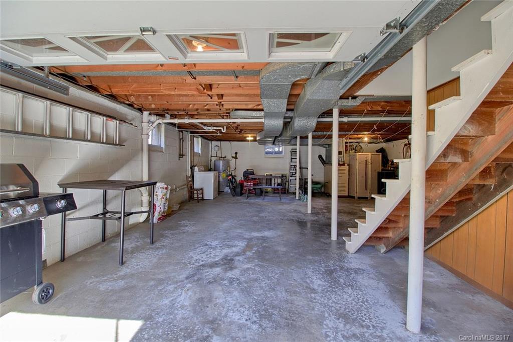 142 Governors View Road Asheville, NC 28805 - Photo 16 of 21 Gallery Image 16