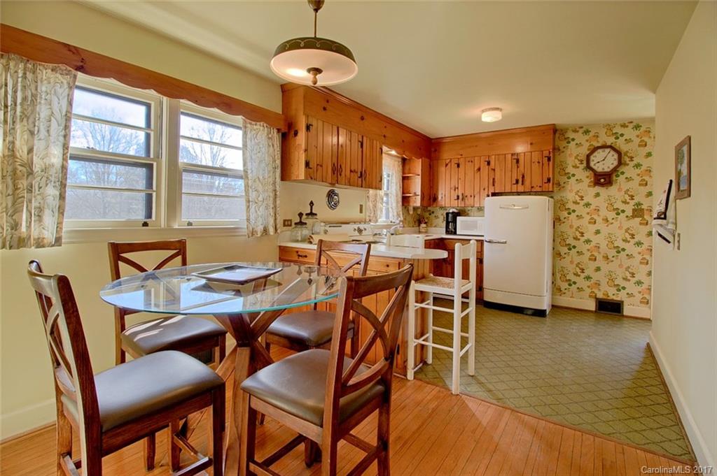 142 Governors View Road Asheville, NC 28805 - Photo 8 of 21 Gallery Image 8