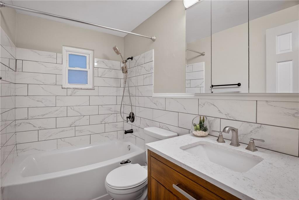 6361 Leechburg Road Verona, PA 15147 - Photo 15 of 26 a bathroom with a sink a toilet and bathtub