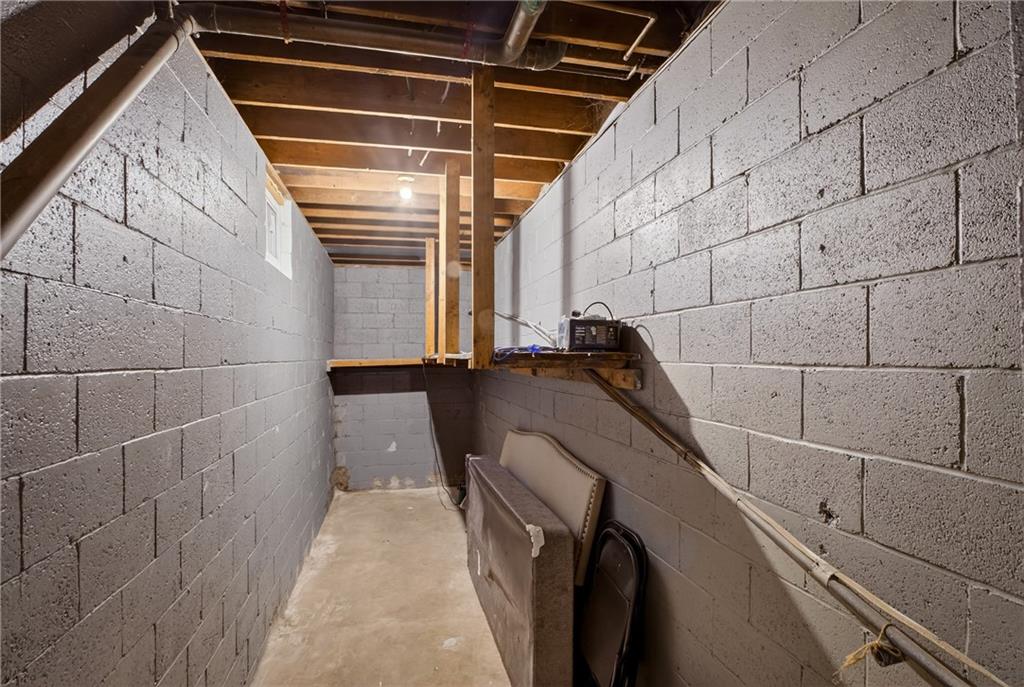 6361 Leechburg Road Verona, PA 15147 - Photo 20 of 26 a view of a walk in closet