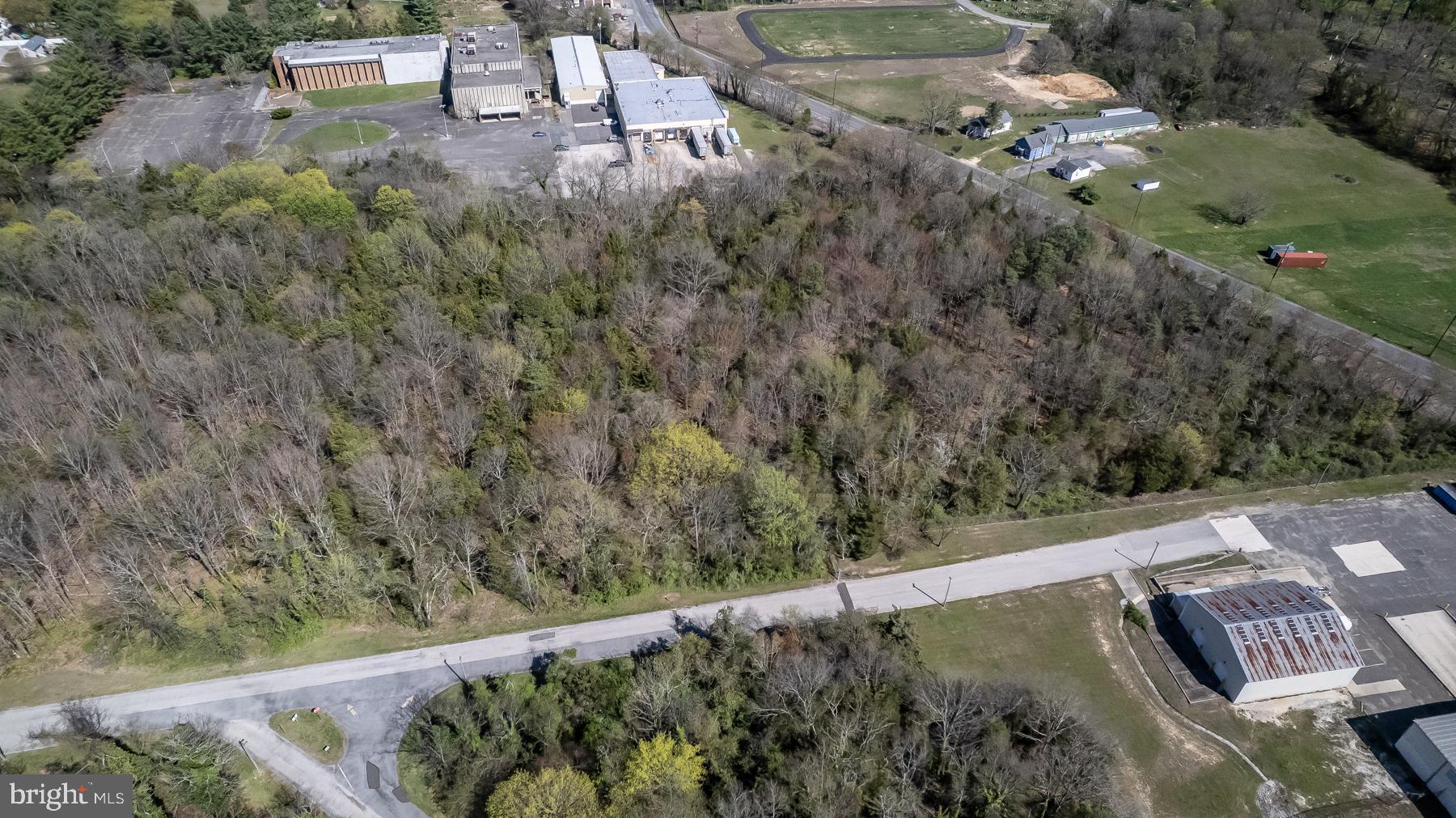 785 East Oak Road Vineland, NJ 08360 - Photo 8 of 12 a view of a yard with plants