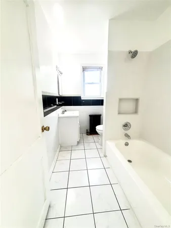 $2,950 | 66 Kenmore Road, Valley Stream, NY 11581