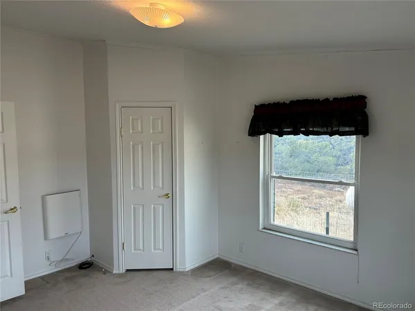 a view of empty room with window