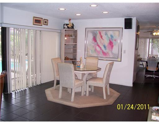 55 Greens Road, Unit 55 Hollywood, FL 33021 - Photo 8 of 9 Dining Room
