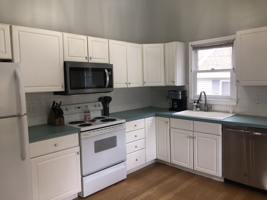 14 Holly Road Norton, MA 02766 - Photo 4 of 20 Gallery Image 4
